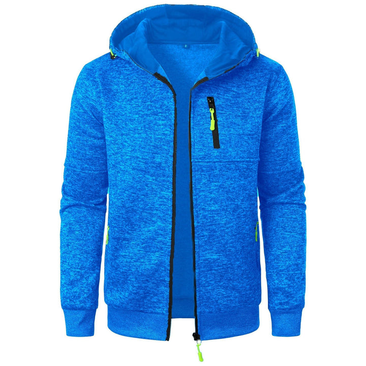 Felpa con cappuccio blu elettrico, zip frontale, tasche con cerniera, dettagli verde neon. Abbigliamento sportivo casual, moda uomo.
