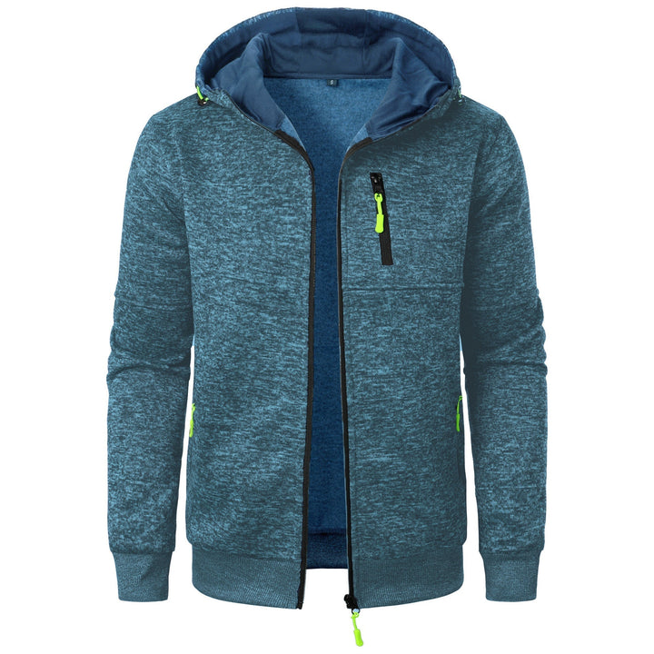 Felpa con cappuccio blu melange, zip frontale, tasca con cerniera sul petto, dettagli verde fluo. Abbigliamento casual uomo, moda autunno.