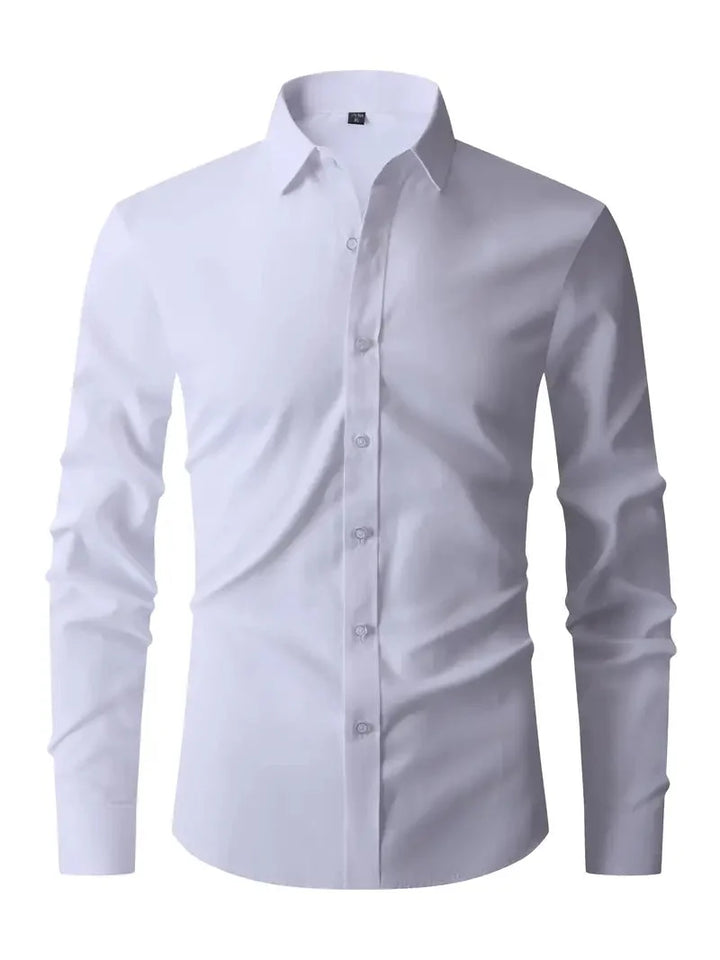 Camicia bianca da uomo a maniche lunghe, elegante e slim fit, con colletto classico e bottoni, ideale per abbigliamento formale e ufficio.