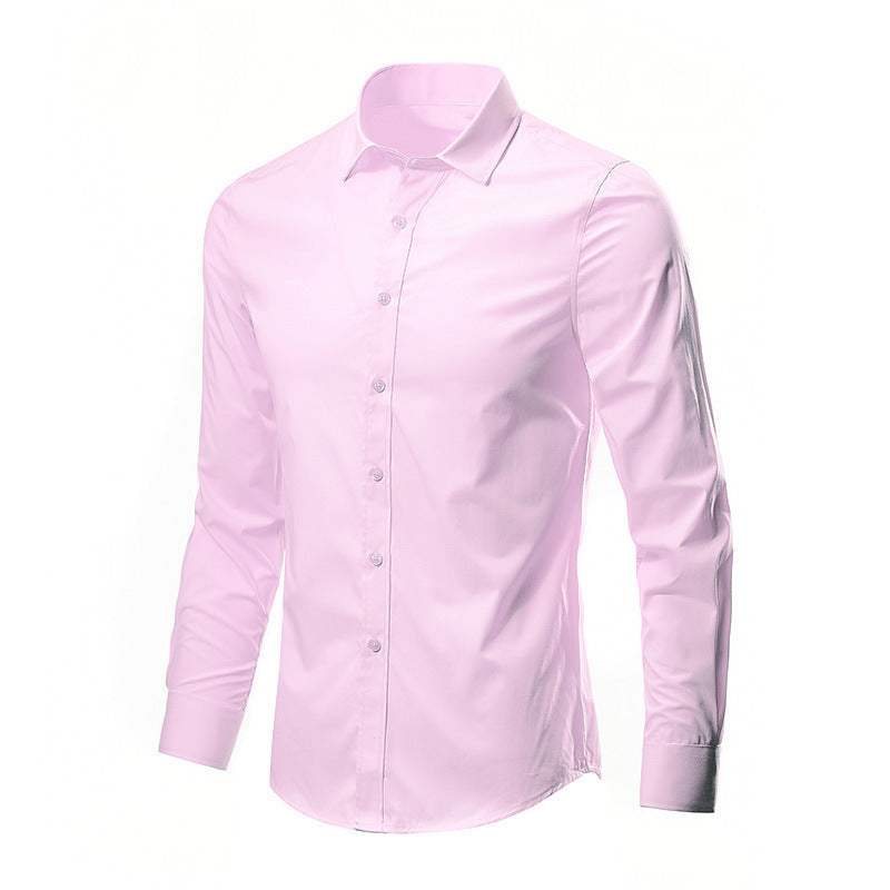 Camicia elegante da uomo rosa chiaro a maniche lunghe, colletto classico, bottoni frontali. Moda maschile, abbigliamento formale, stile moderno.