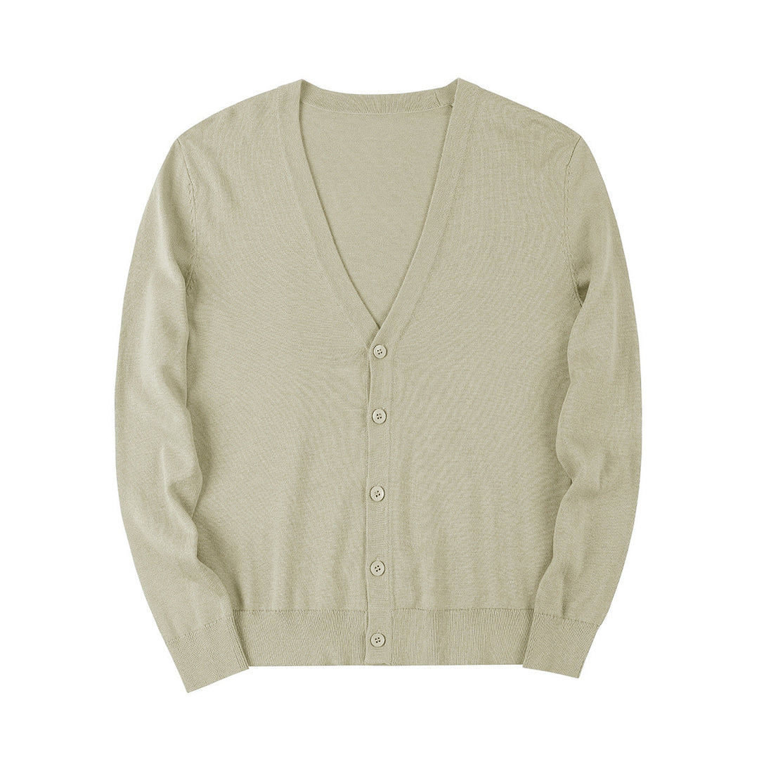 Cardigan beige chiaro in cotone, con scollo a V e bottoni, maniche lunghe. Maglione elegante e versatile per moda uomo e donna.